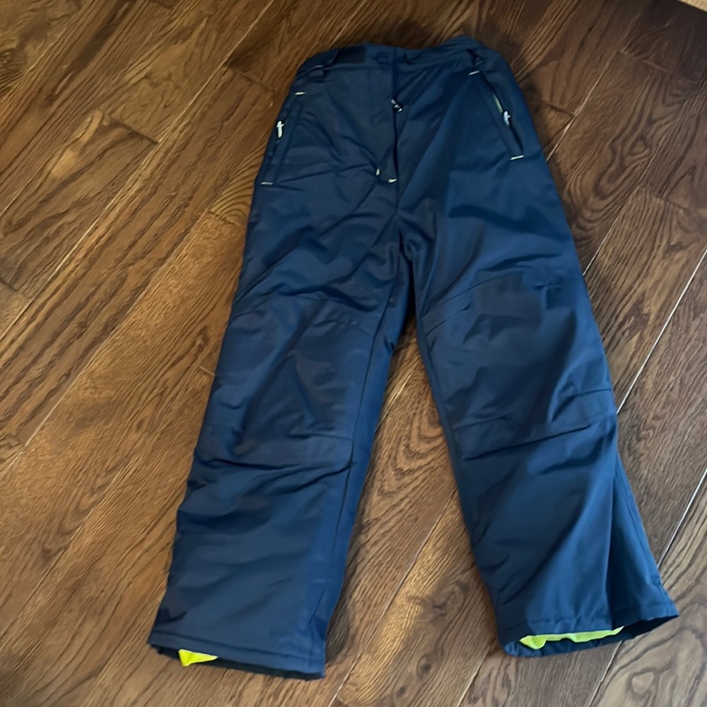 Snow pants Amazon essentials